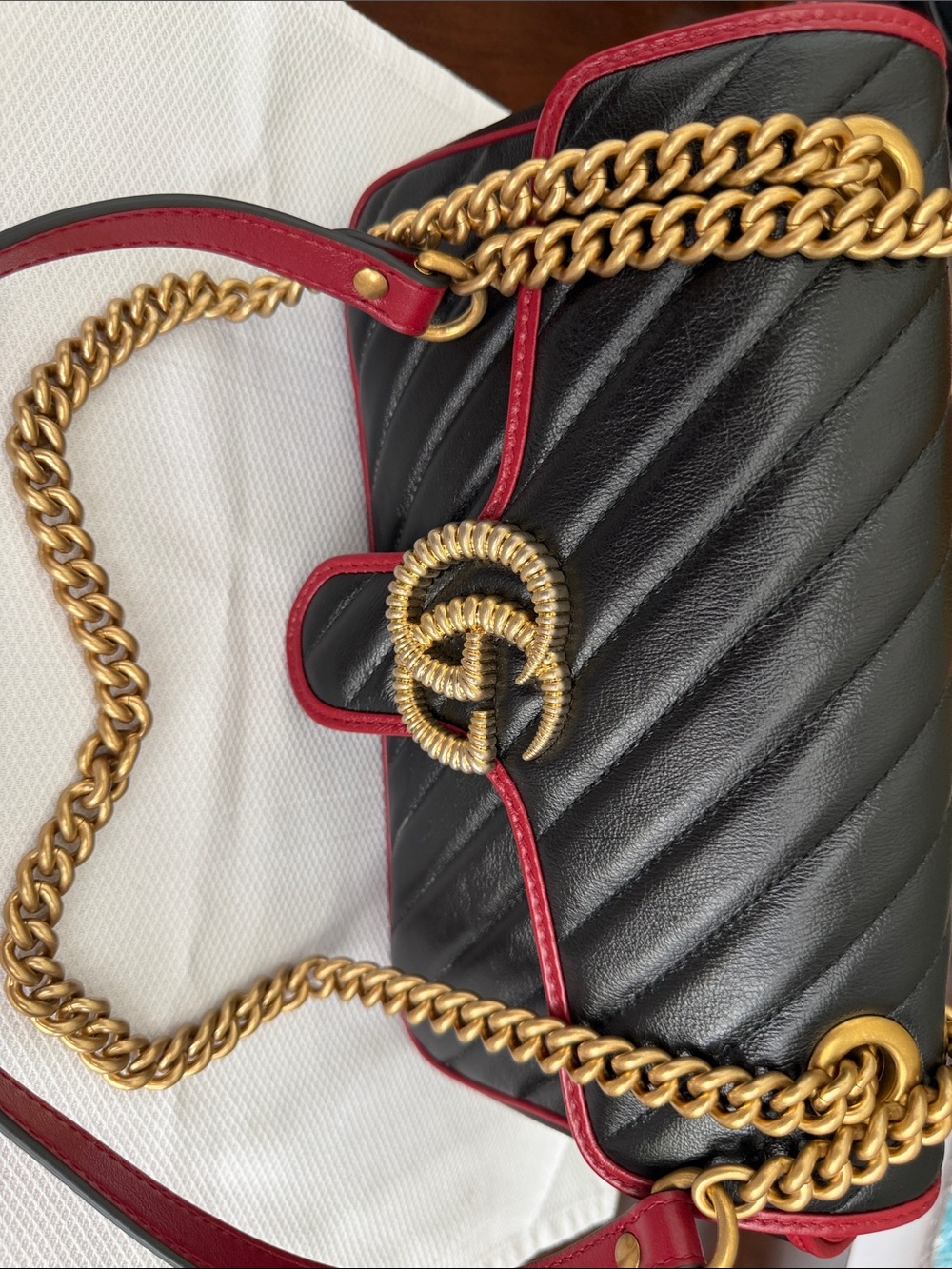 Gucci Black and Red Leather Shoulder Bag with Gold Chain - Picture 17 of 17